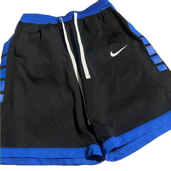 Nike 9 inch inseam front pockets size large like new - Picture 1 of 2